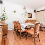 Casa de Férias 2 Bedroom Stunning In Brodarica (Sibenik-Knin)