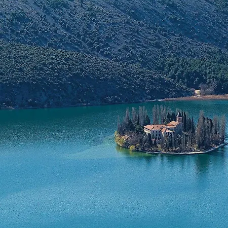 2 Bedroom Stunning In ブロダリツァ