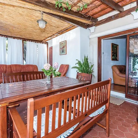 2 Bedroom Stunning In Hébergement de vacances *