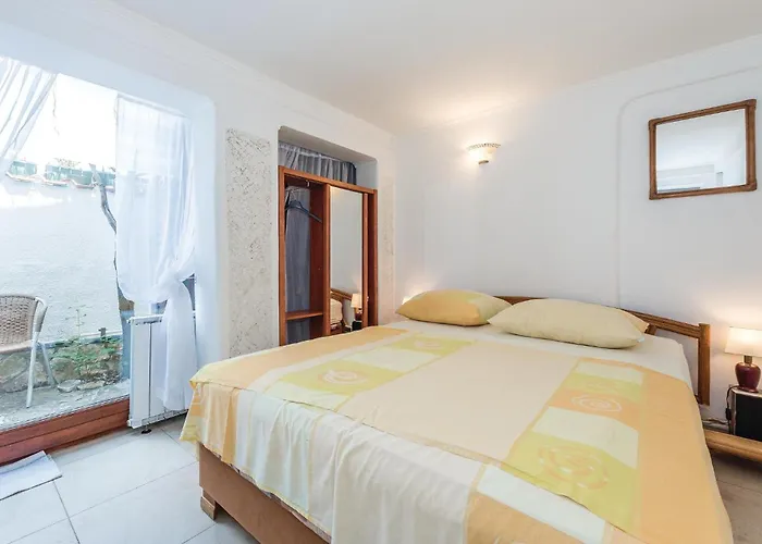 2 Bedroom Stunning Home In Brodarica