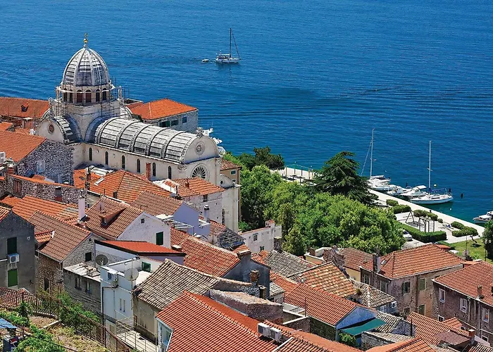 2 Bedroom Stunning Home In Brodarica Holiday home